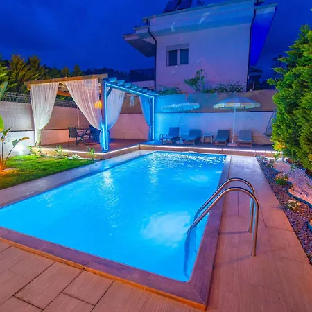 Moonlight Villa *